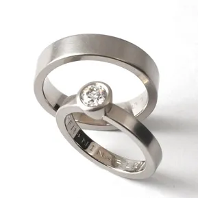 White gold rings, one with 0,38ct diamond