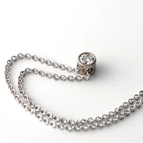 Diamond pendant 0,20ct on white gold chain