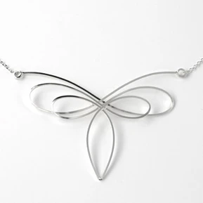Necklace with round loops in silver