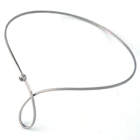 White gold bangle with coffee diamond